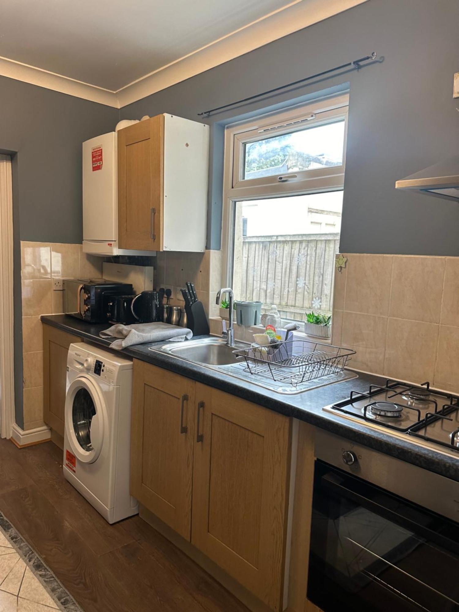 Amazing Ground Floor One Bedroom Apartment Forest Road 런던 외부 사진